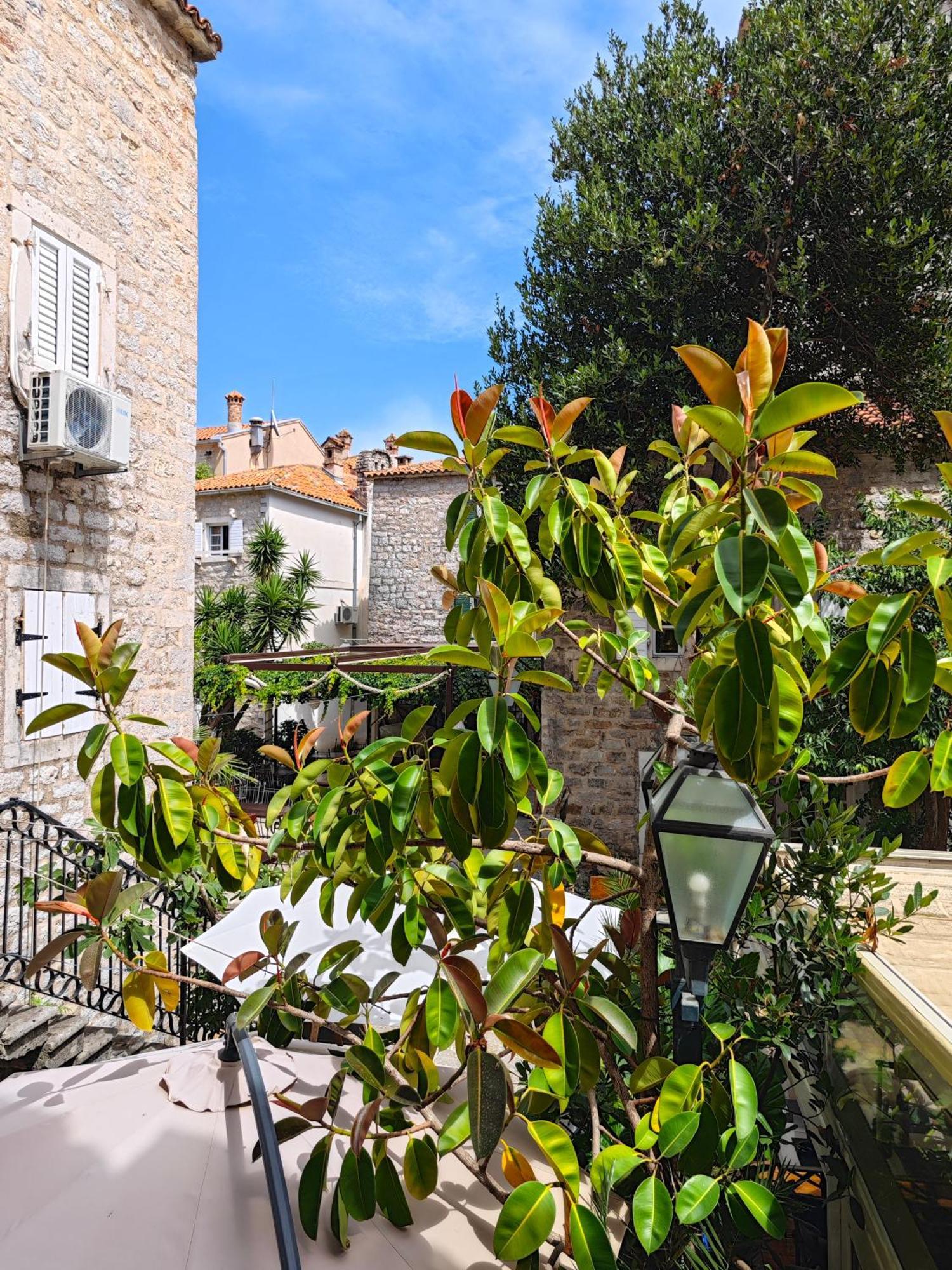 Beatrix Suites Budva Exterior foto